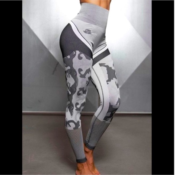 BodyEngineers Athena Camo Seamless Leggings, Size Medium - Picture 1 of 5